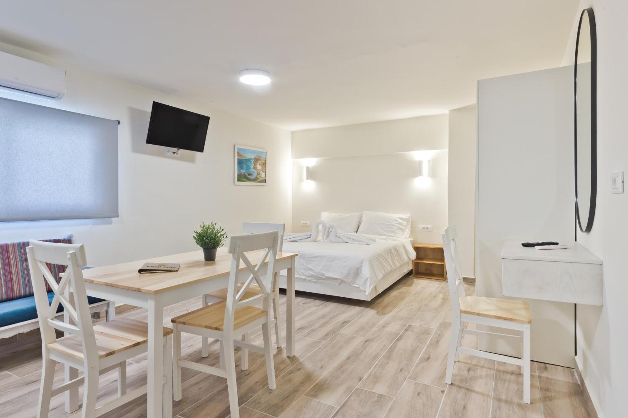 Posidonia Luxury Suites Karpathos Bagian luar foto